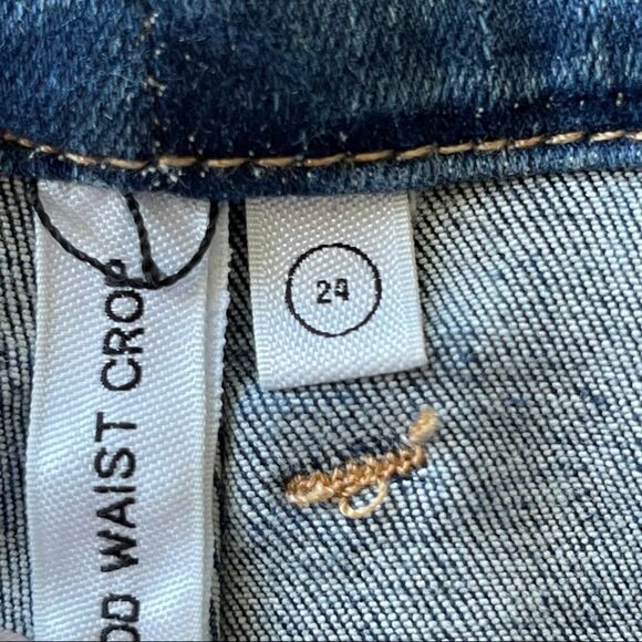 Good American Good Waist Crop Jeans in Medium/Dark Wash with Raw Edge Hem - 24W - Picture 4 of 13